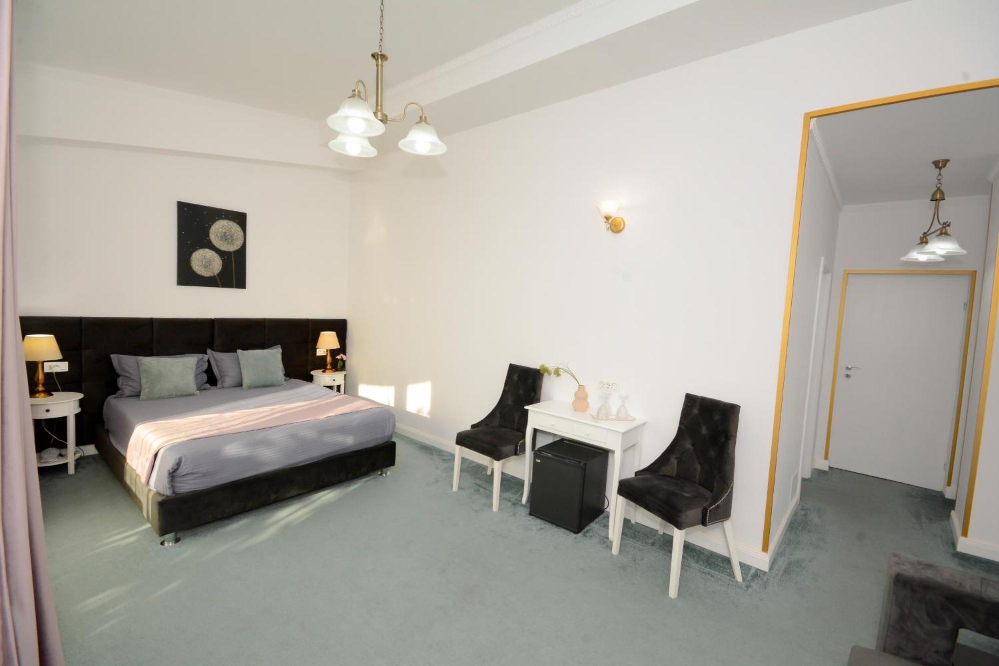 Hotel Andre'S Craiova Exterior photo