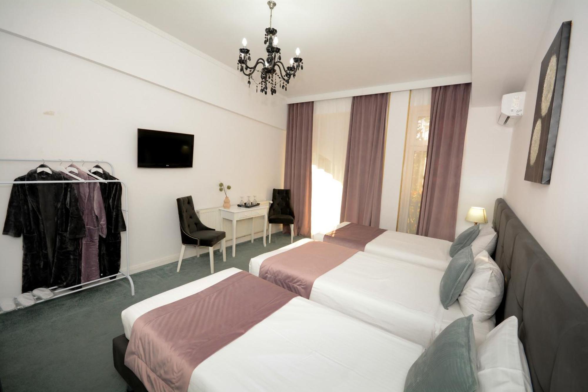 Hotel Andre'S Craiova Exterior photo