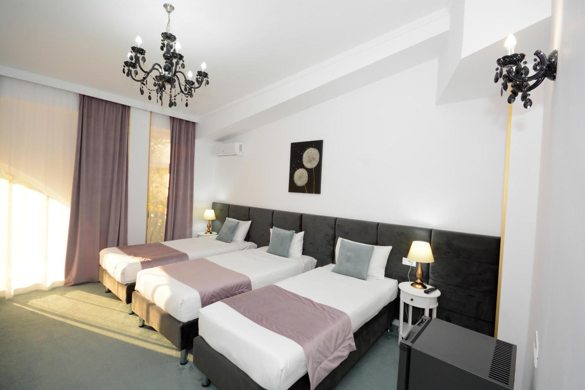 Hotel Andre'S Craiova Exterior photo