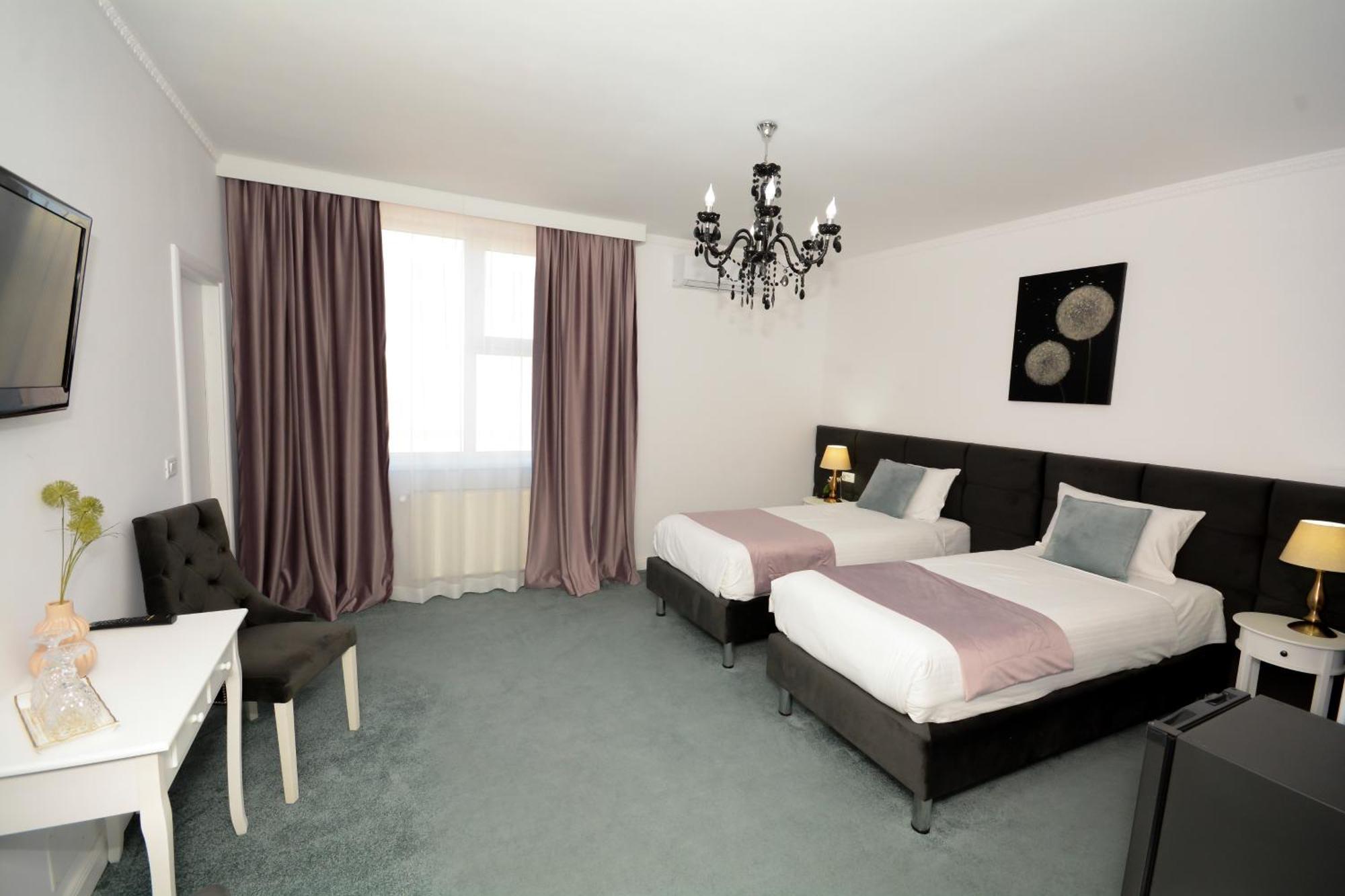 Hotel Andre'S Craiova Exterior photo