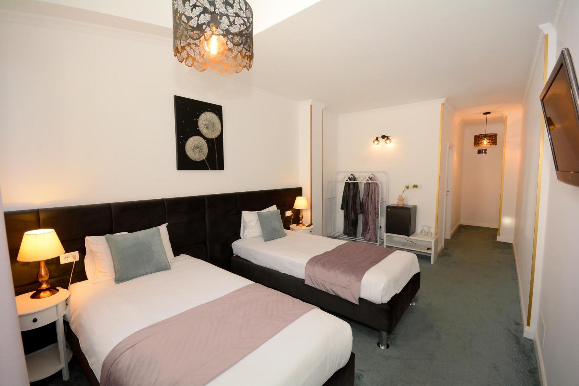 Hotel Andre'S Craiova Exterior photo