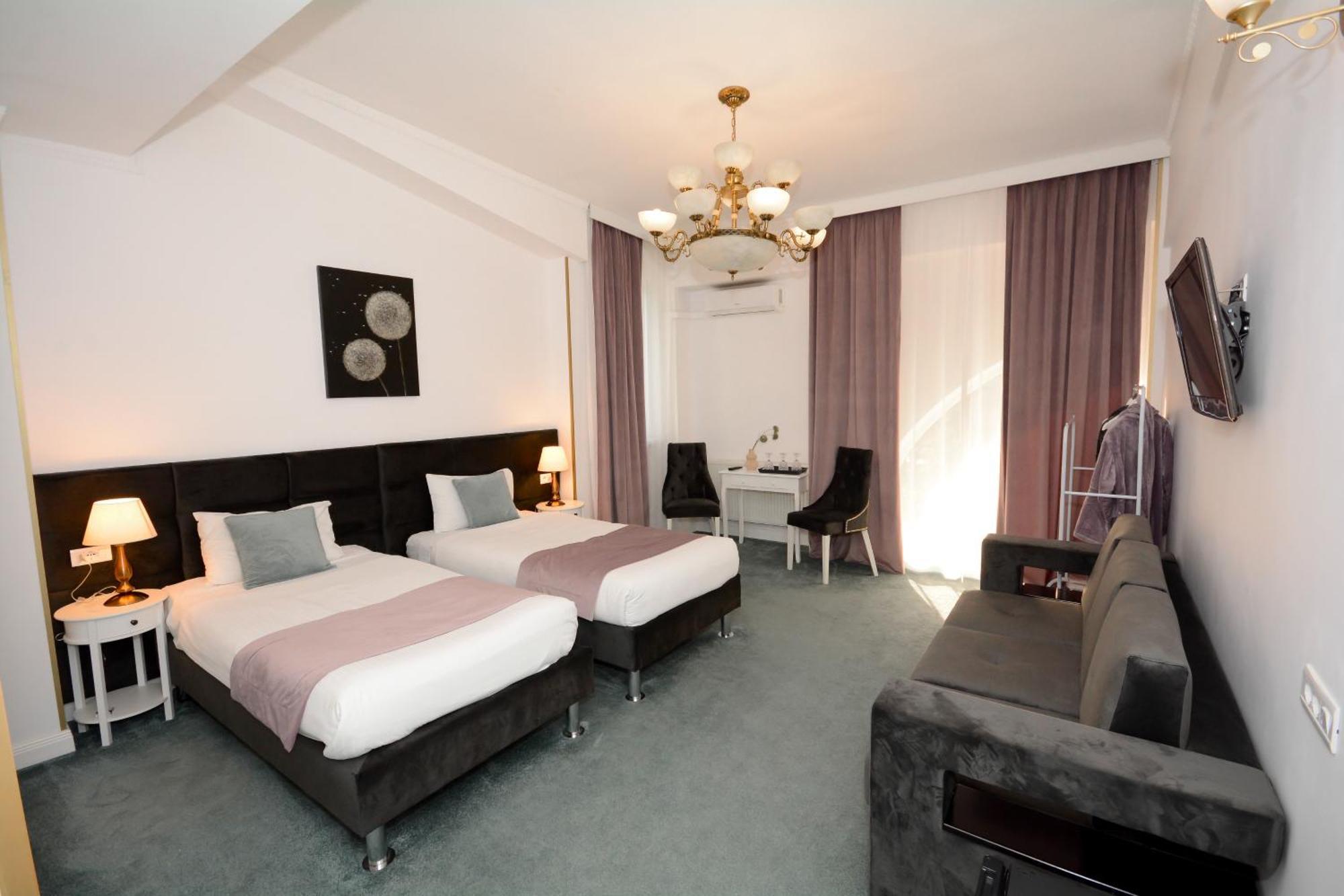 Hotel Andre'S Craiova Exterior photo