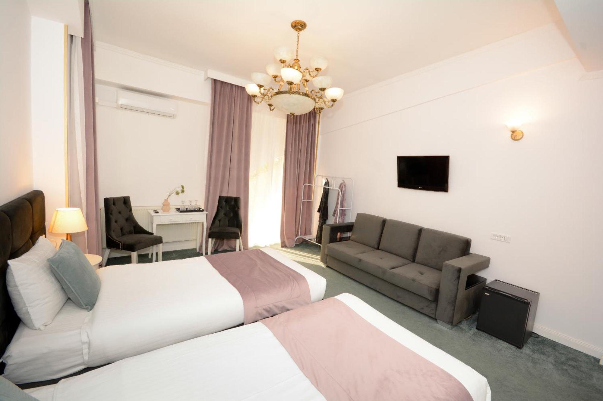 Hotel Andre'S Craiova Exterior photo