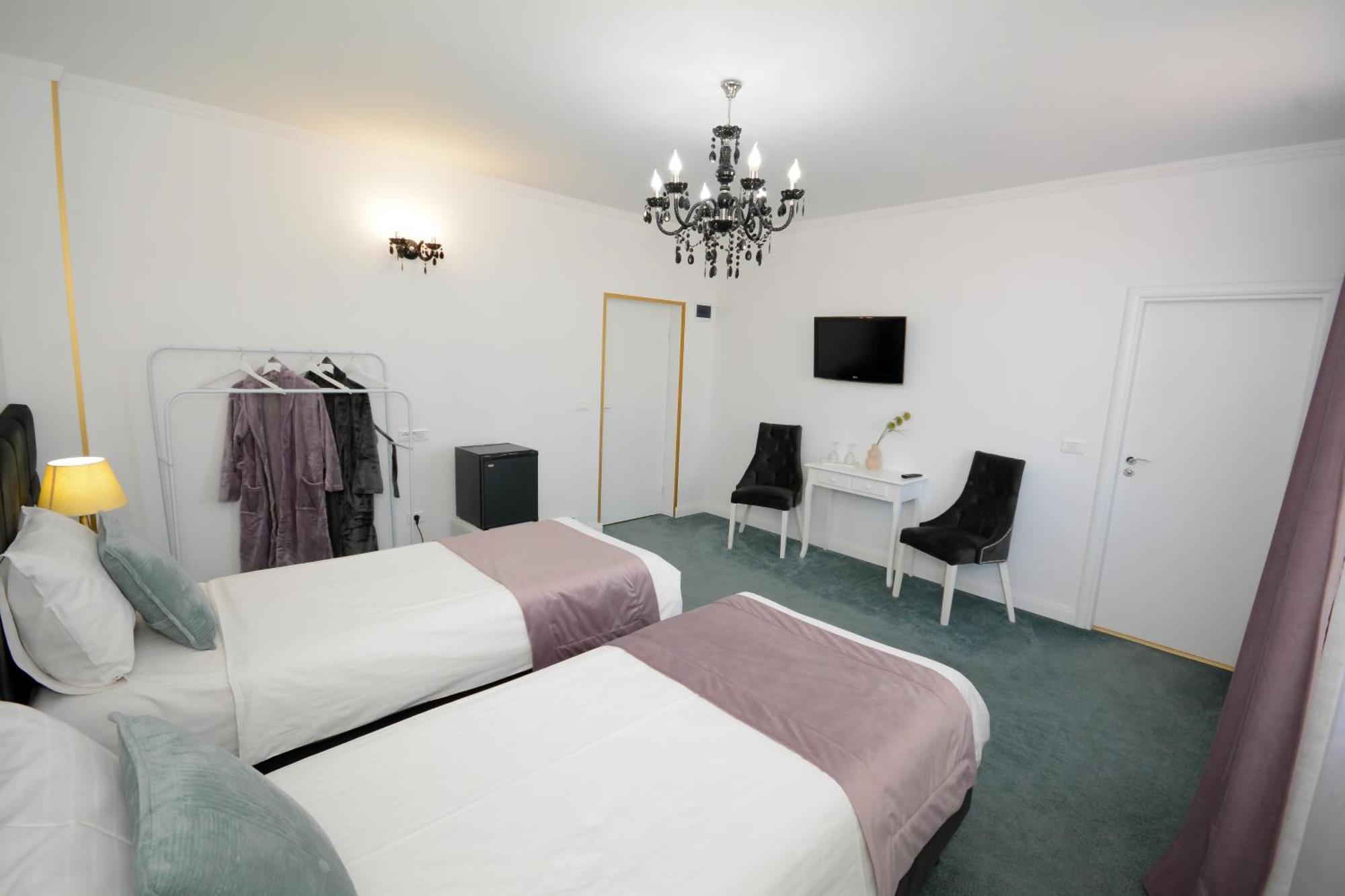 Hotel Andre'S Craiova Exterior photo