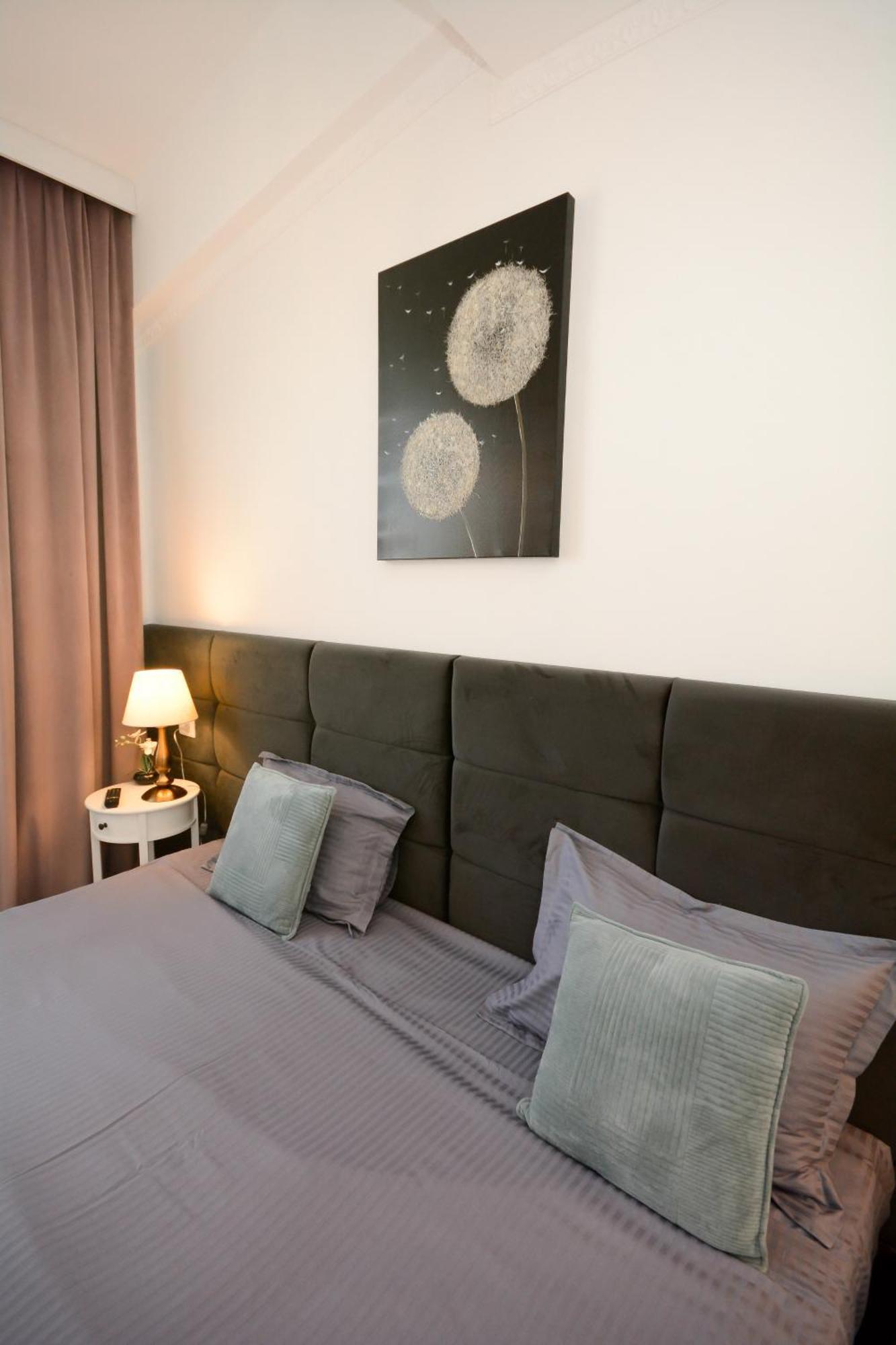 Hotel Andre'S Craiova Exterior photo